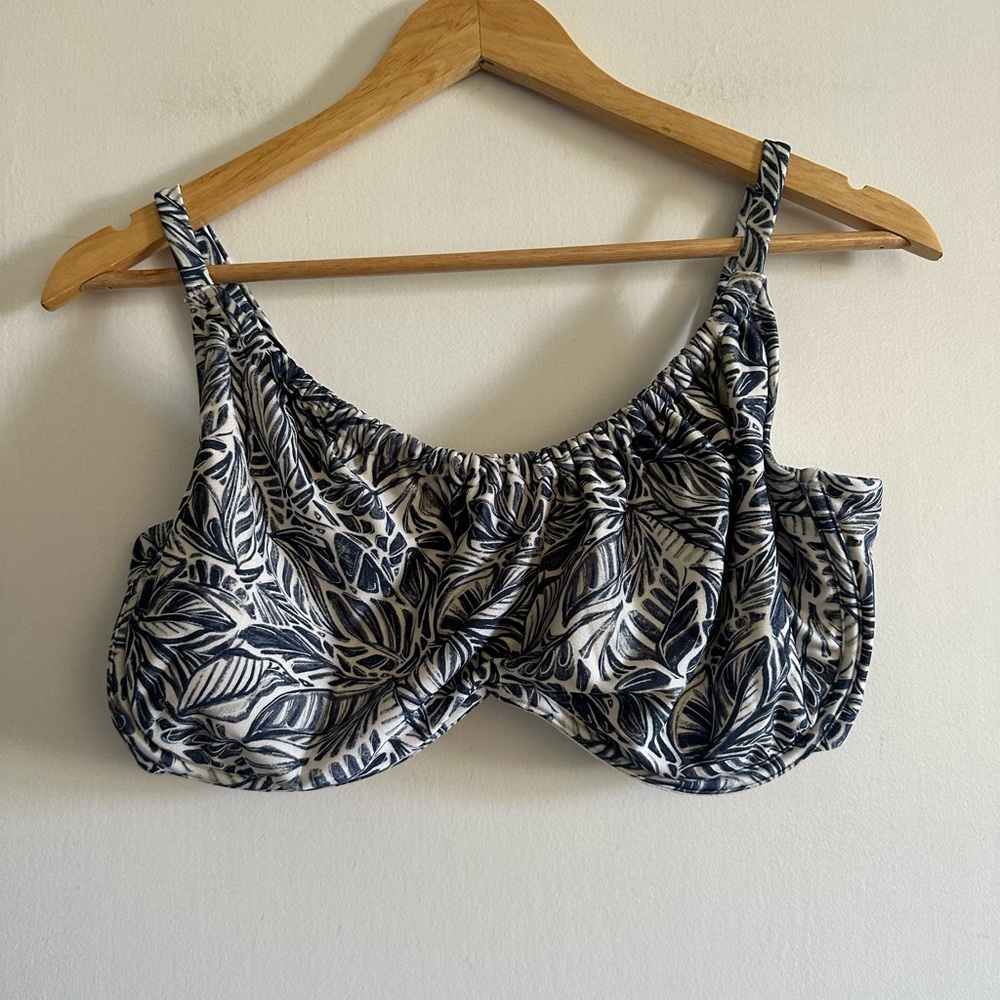 Abercrombie & Fitch Leaf Print Bikini Top - Black and White